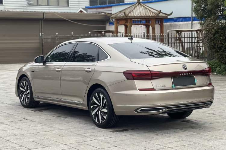 Used Volkswagen Passat 2022 330TSI Starry Luxury Edition Exterior 4