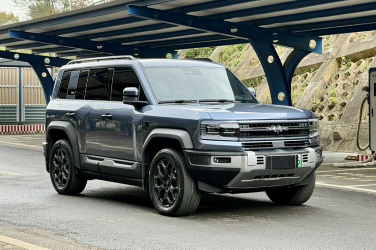 Used Formula Leopard 5 2023 Cloud Ride Flagship Edition
