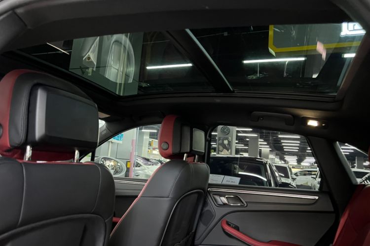 Used Porsche Macan 2022 Macan 2.0T Interior 11