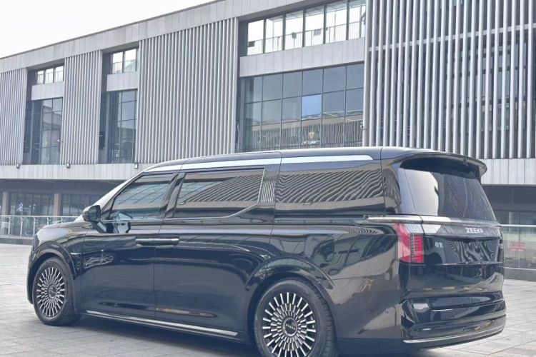 Used Zeekr 009 2024 7-Seater Walk-Through Version Four-Wheel Drive 108 kWh