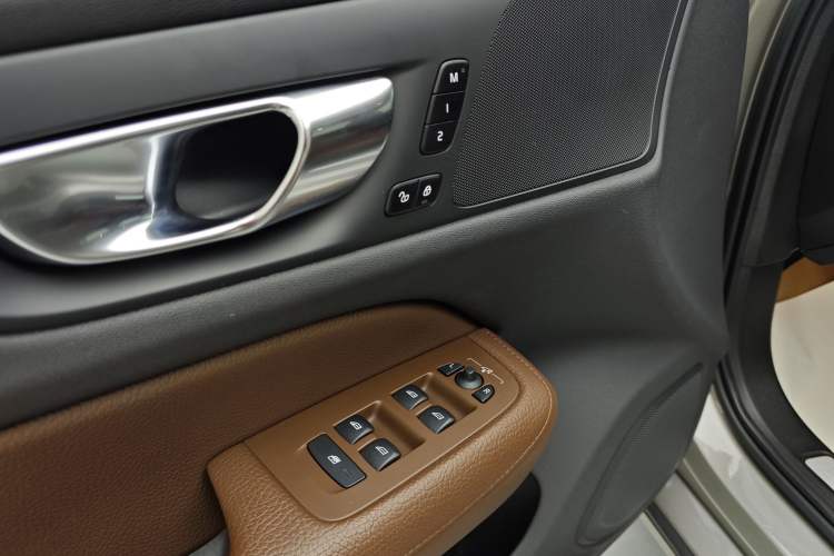 Used Volvo S60 2022 B4 Zhiyuan Luxury Edition