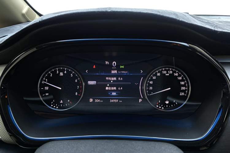 Used Buick GL8 2023 Facelifted Land Cruiser Executive Luxury Version Odometer Close Up