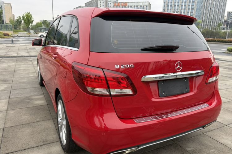 Used Mercedes-Benz B-Class 2017 B 200 Sport Edition Exterior 4