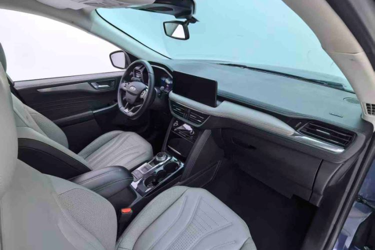 Used Ford Escape 2020 EcoBoost 245 Two-Wheel-Drive Titanium Edition Interior 4