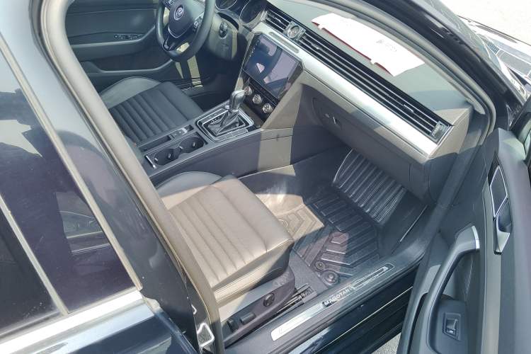 Used Volkswagen Magotan 2017 330TSI DSG Leading Model
