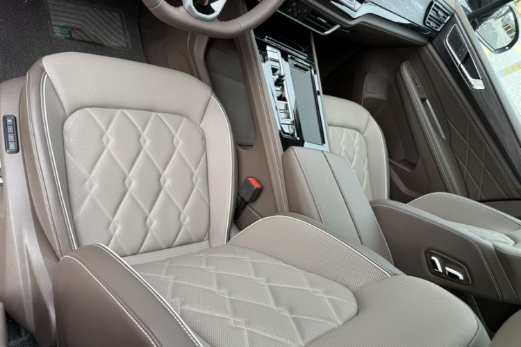 Used Volkswagen Viloran 2024 380TSI Premium Edition Interior 2