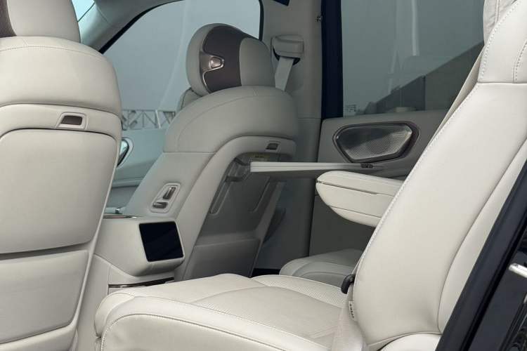 Used Lynk & Co 900 2025 2.0T Ultra