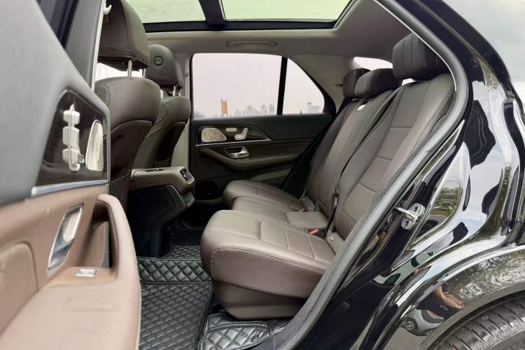 Used Mercedes-Benz GLE 2022 Facelifted GLE 350 4MATIC Fashion Edition Interior 4