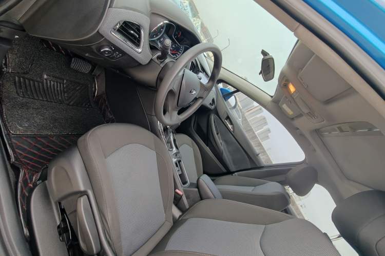 Used Chevrolet Cruze 2017 1.5L Automatic Pioneer Sunroof Edition Interior 2