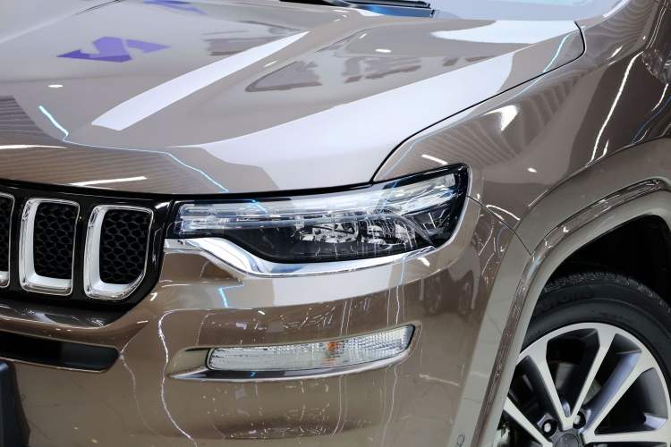 Used Jeep Grand Commander 2018 2.0T Four-Wheel Drive Smart Enjoyment Version China V Emission Standard
