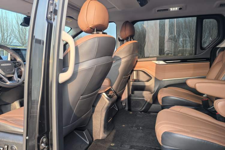 Used SAIC MAXUS G20 2021 PLUS 2.0T Gasoline Automatic Luxury Edition
