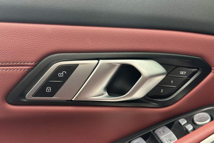 Used BMW 3 Series 2025 330Li M Sport Shadowline Package Interior 8