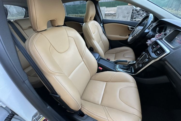 Used Volvo V40 2017 T3 Zhiyi Edition