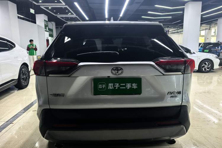 Used Toyota RAV4 2021 2.0L CVT Four-Wheel Drive Premium Edition Rear