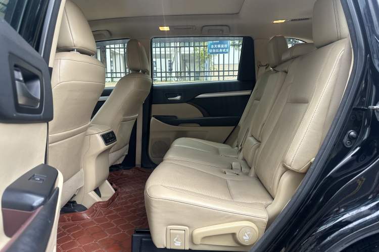 Used Toyota Highlander 2015 2.0T Four-Wheel Drive Luxury Edition 7-Seater Interior 8