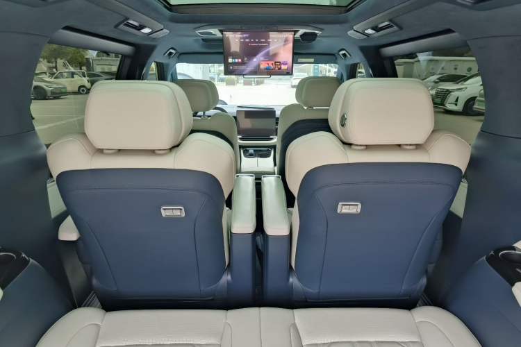 Used Zeekr 009 2024 Six-Seat Executive Version 4WD 108 kWh
