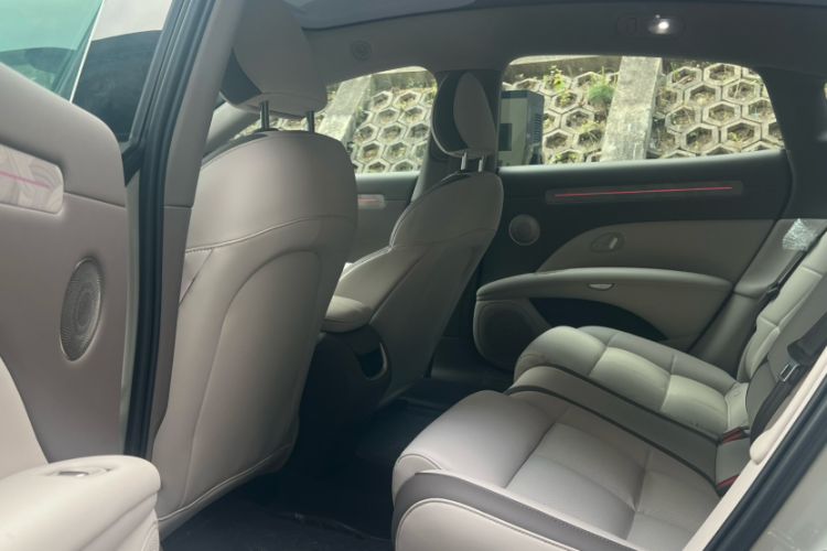 Used IM L6 2025 Max Interior 3