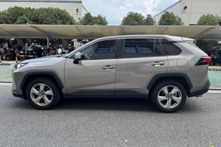 Used Toyota RAV4 2021 2.0L CVT Two-Wheel Drive Fashion PLUS Edition