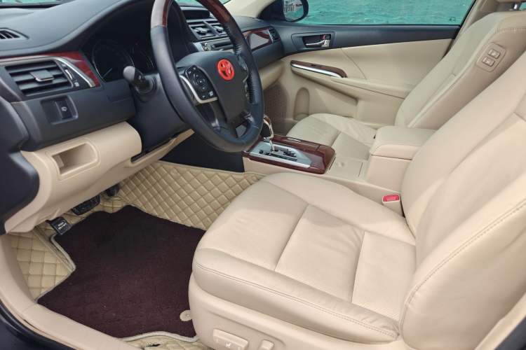 Used Toyota Camry 2012 2.5G Luxury Edition Interior 1