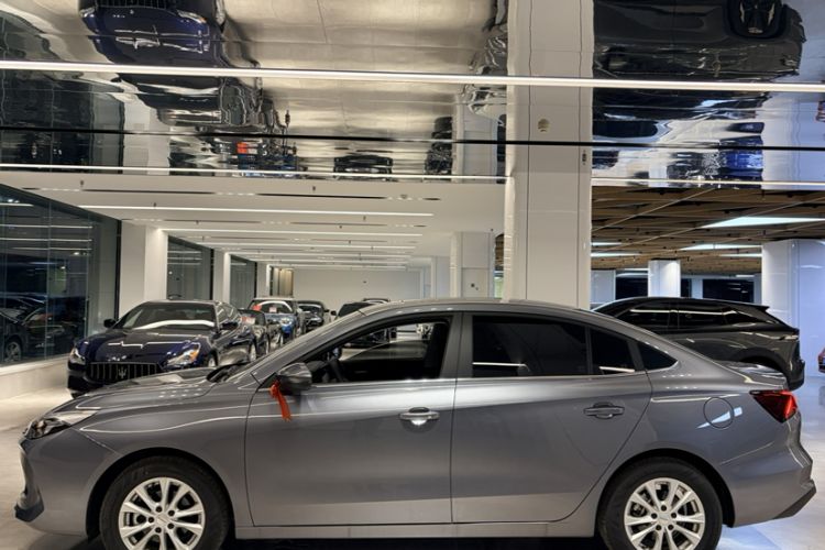 Used Roewe i5 2023 1.5L CVT Luxury Edition Exterior 6