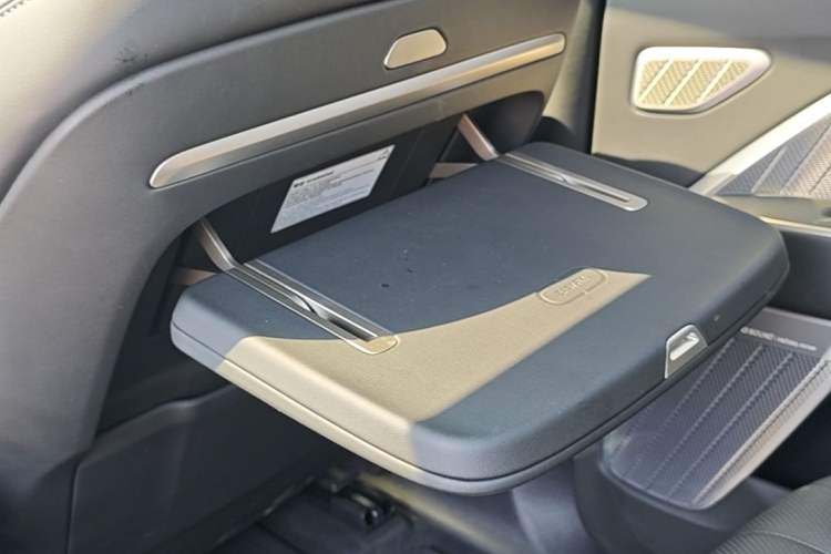 Used ONVO Luxeed L90 2025 Model—Max Six-Seater Version Interior 11