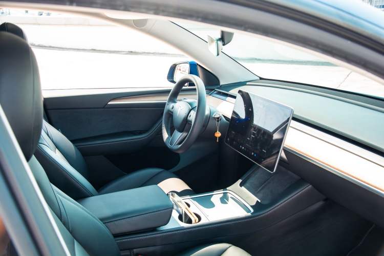 Used Tesla Model Y 2021 Long-Range All-Wheel-Drive Version