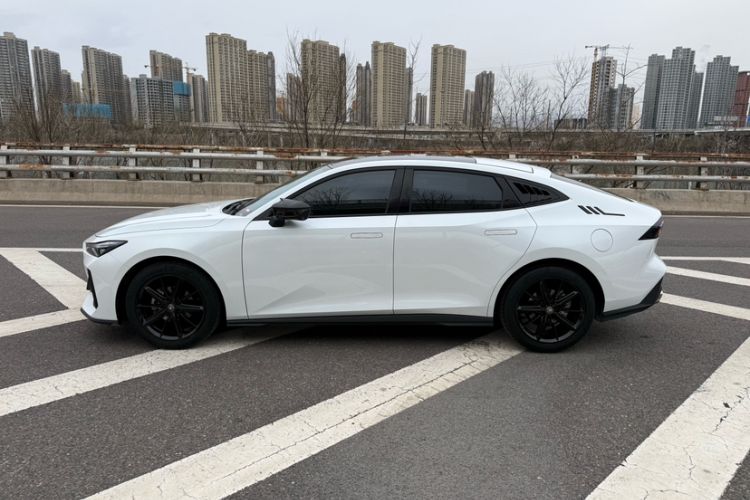 Used CHANGAN UNI-V 2023 1.5T Prestige Model Exterior 4