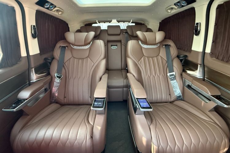 Used Mercedes-Benz V-Class 2024 V 300 Pilot Edition
