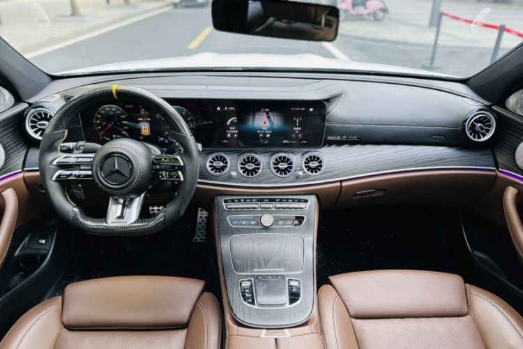 Used Mercedes-Benz E-Class 2022 Revised E 300 L Sporty and Stylish Edition Interior 1