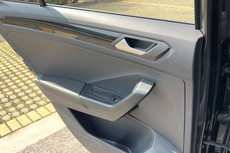 Used Volkswagen T-ROC 2021 280TSI DSG Two-Wheel Drive Comfort Connect Edition