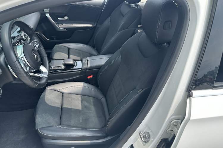 Used Mercedes-Benz A-Class 2022 Revised Version A 200 L Sport Sedan Fashionable Style Interior 9