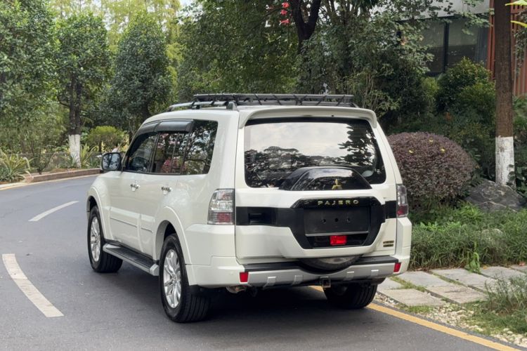 Used Mitsubishi Pajero 2017 V97 3.8L 5-Door GLS Model with Sunroof – Middle East