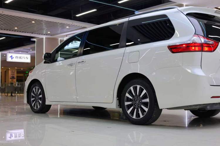 Used Toyota SIENNA  Exterior 10