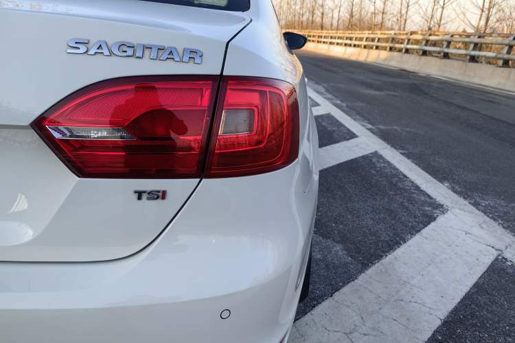 Used Volkswagen Sagitar 2014 Revised Version 1.4TSI Automatic Luxury Edition
