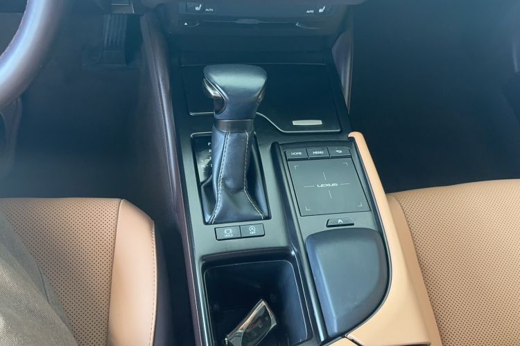Used Lexus ES 2020 200 Excellence Edition Interior 3