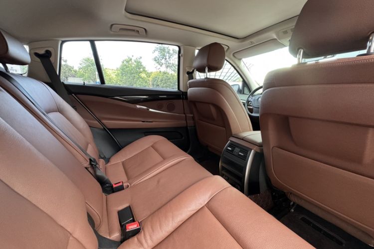 Used BMW 5 Series GT 2017 528i Leading Model
