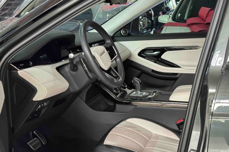 Used Land Rover Range Evoque 2021 Range Rover Velar L 249PS R-Dynamic First Edition Interior 2