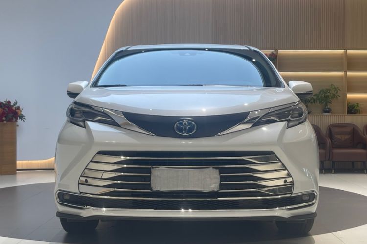 Used Toyota Sienna 2023 2.5L Hybrid Comfort Edition
