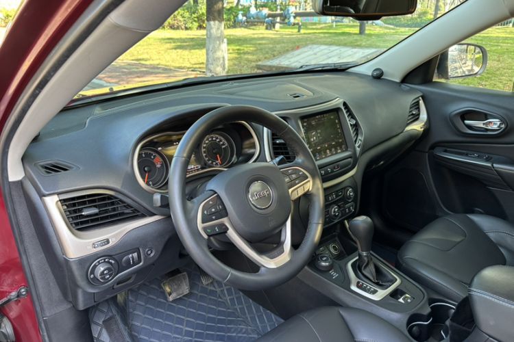 Used Jeep Cherokee 2016 2.4L Superior Edition