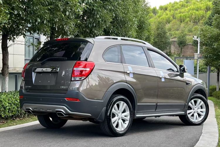 Used Chevrolet Captiva 2017 2.4L 4x4 Flagship Edition 7-Seater
