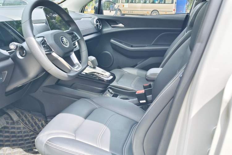 Used BYD Yuan New Energy 2019 EV360 Smart Connect Enjoyment Model
