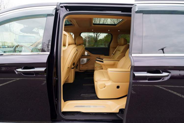 Used VOYAH Dream 2025 PHEV Four-Wheel Drive Prestige Kunpeng Edition
