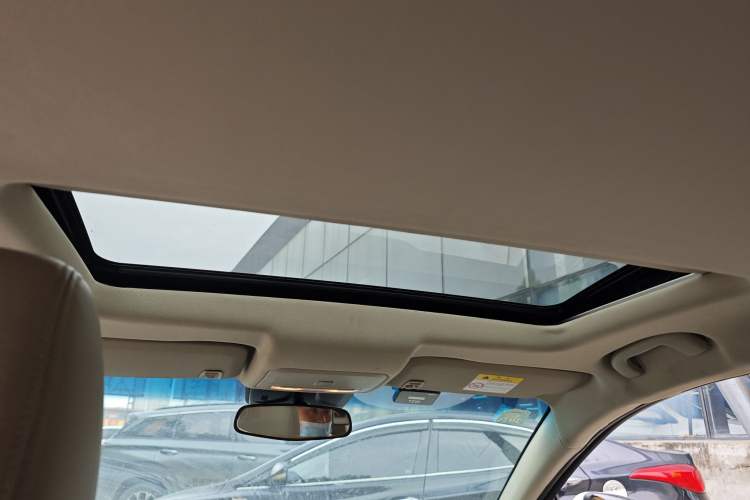 Used Chevrolet Cruze 2015 1.5L Classic SE AT Interior 7