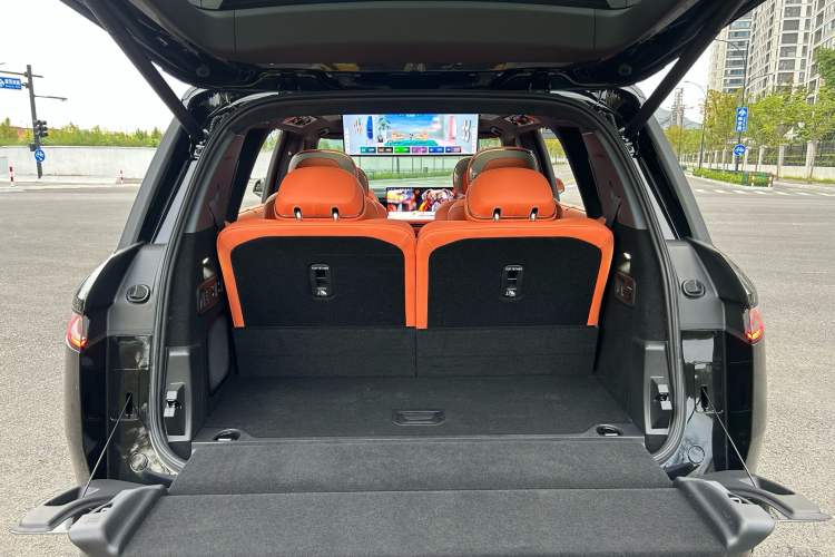 Used Lynk & Co 900 2025 1.5T Ultra
