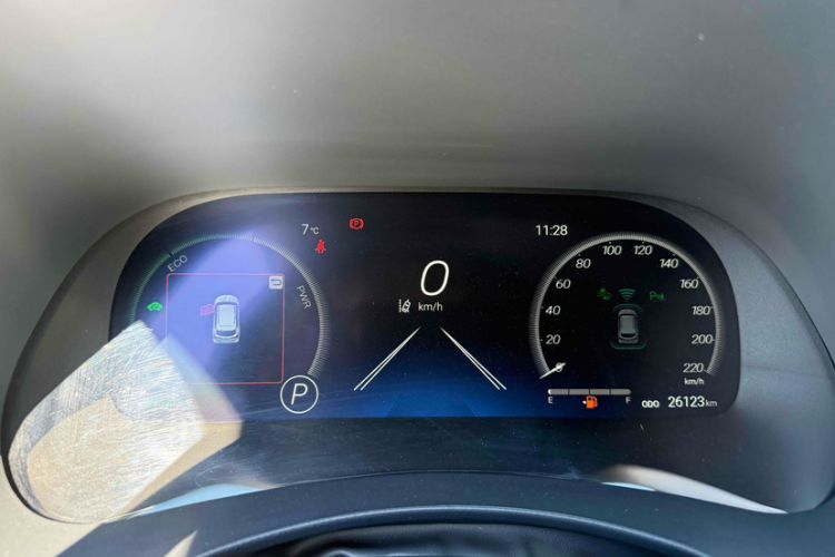 Used Toyota Highlander 2024 2.5L Smart Electric Hybrid Dual-Engine Four-Wheel Drive Prestige Version – 7 Seats Odometer Close Up