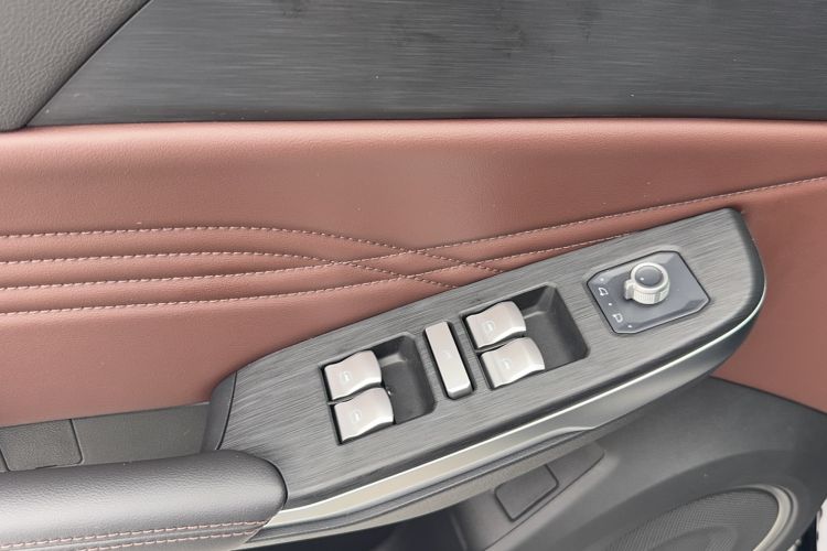 Used Wey VV5 2021 1.5T Two-Wheel Drive Color Pioneer