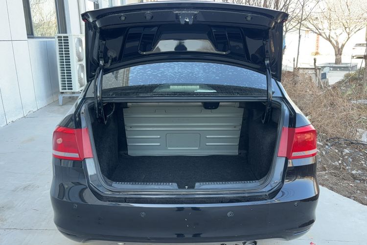 Used Volkswagen Santana 2013 1.6L Manual Comfort Edition
