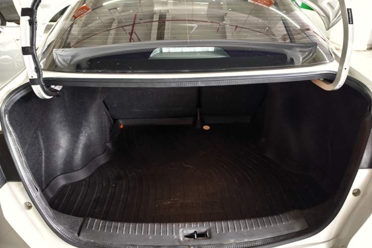 Used Nissan Lannia 2016 1.6L CVT Cool Edition Trunk