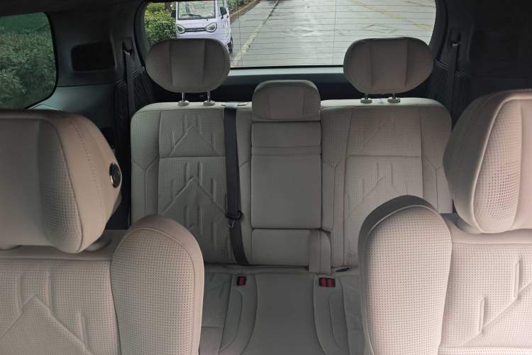 Used Zeekr 009 2024 7-Seater Aisle Version 108 kWh
