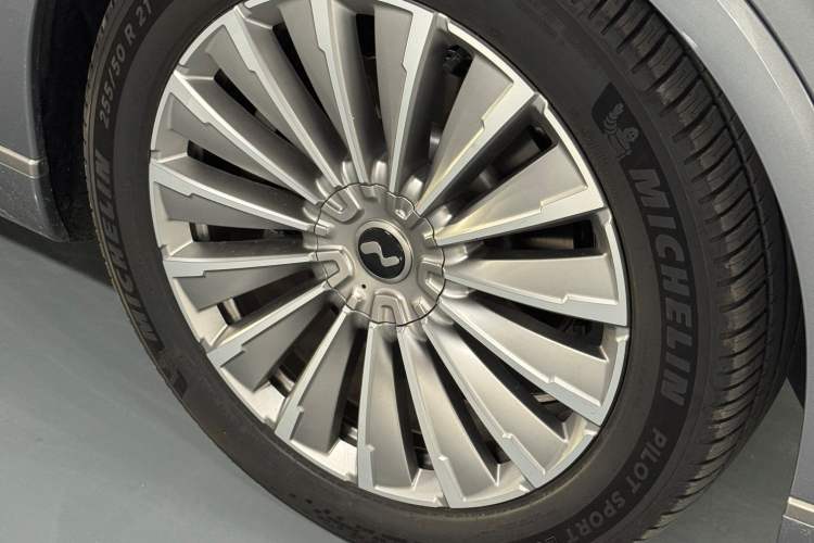 Used ONVO Luxeed L90 2025 Model—Max Six-Seater Version Exterior 7